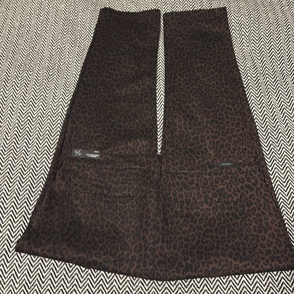 Liverpool Cheetah Print Ponte Pants - Black/Brown - Size 12/31 Petite - NWT - Picture 8 of 12